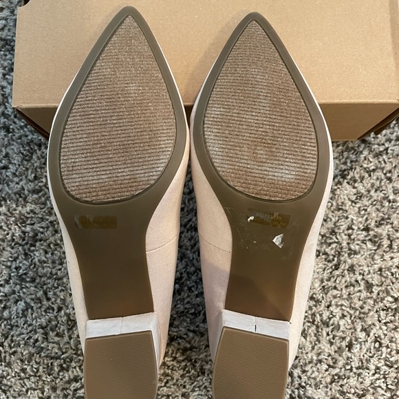 Rampage chunky heel pointed toe.  Excellent condition and worn 1 time on carpet. - Picture 4 of 5